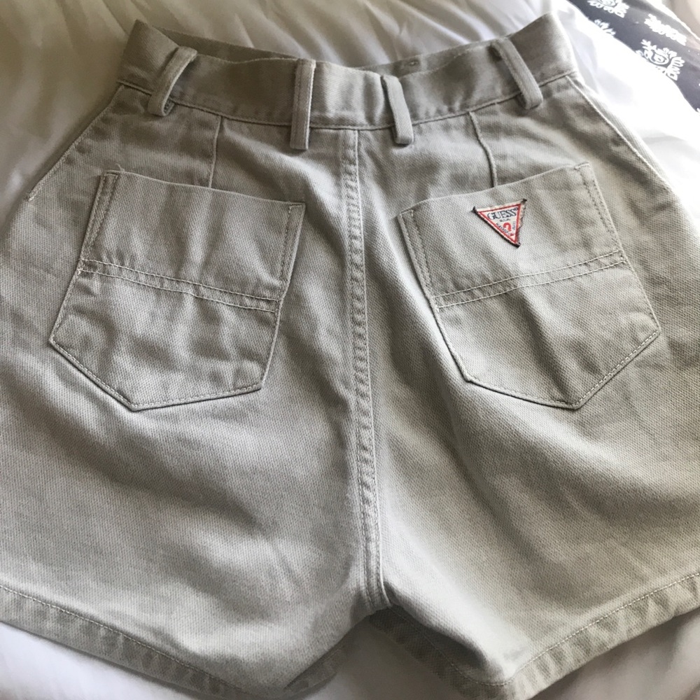 Vintage Guess shorts 🤩